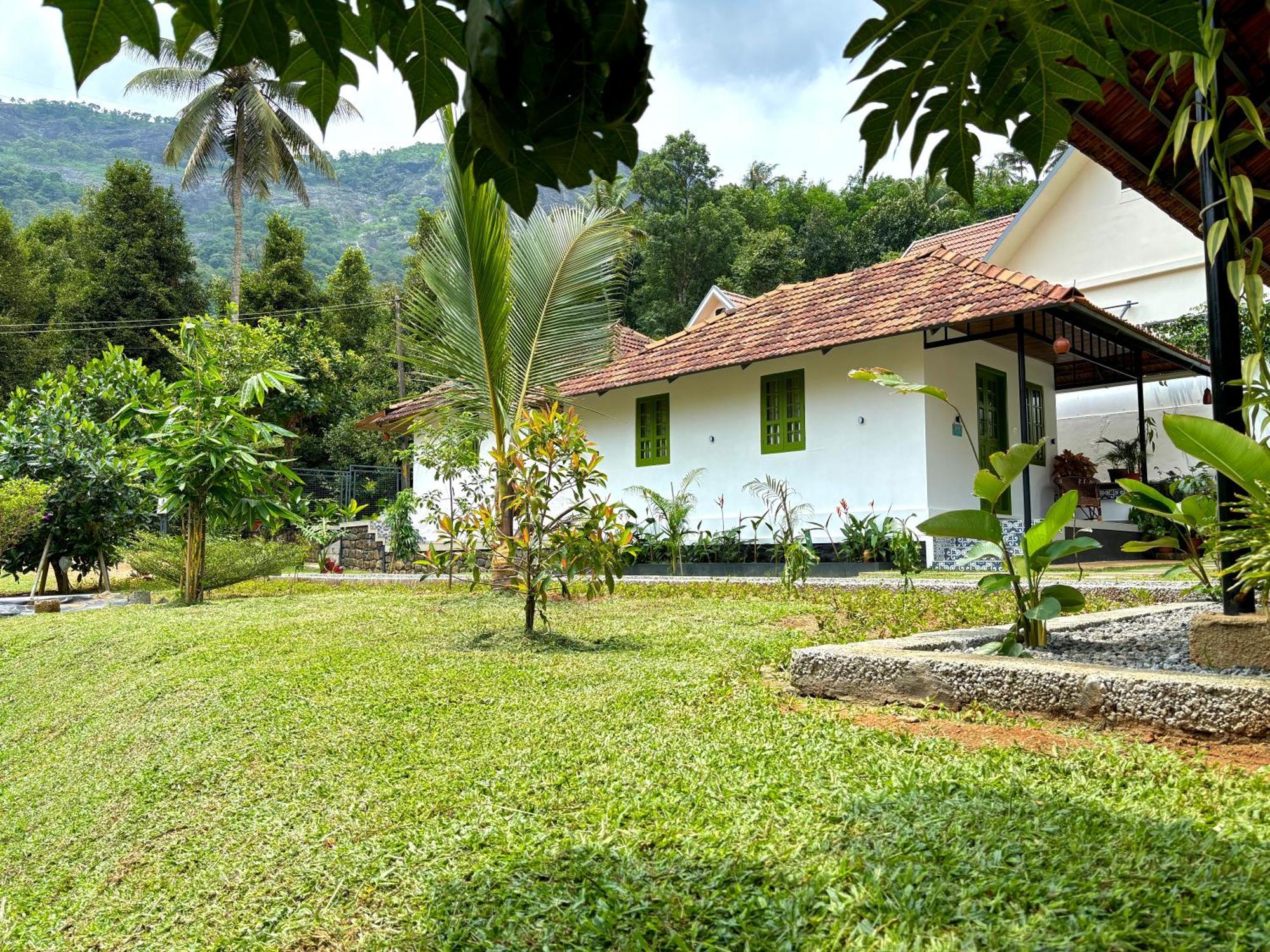 Calm Shack - 2 Bedroom-Boutique Farm Stay Munnar Ngoại thất bức ảnh
